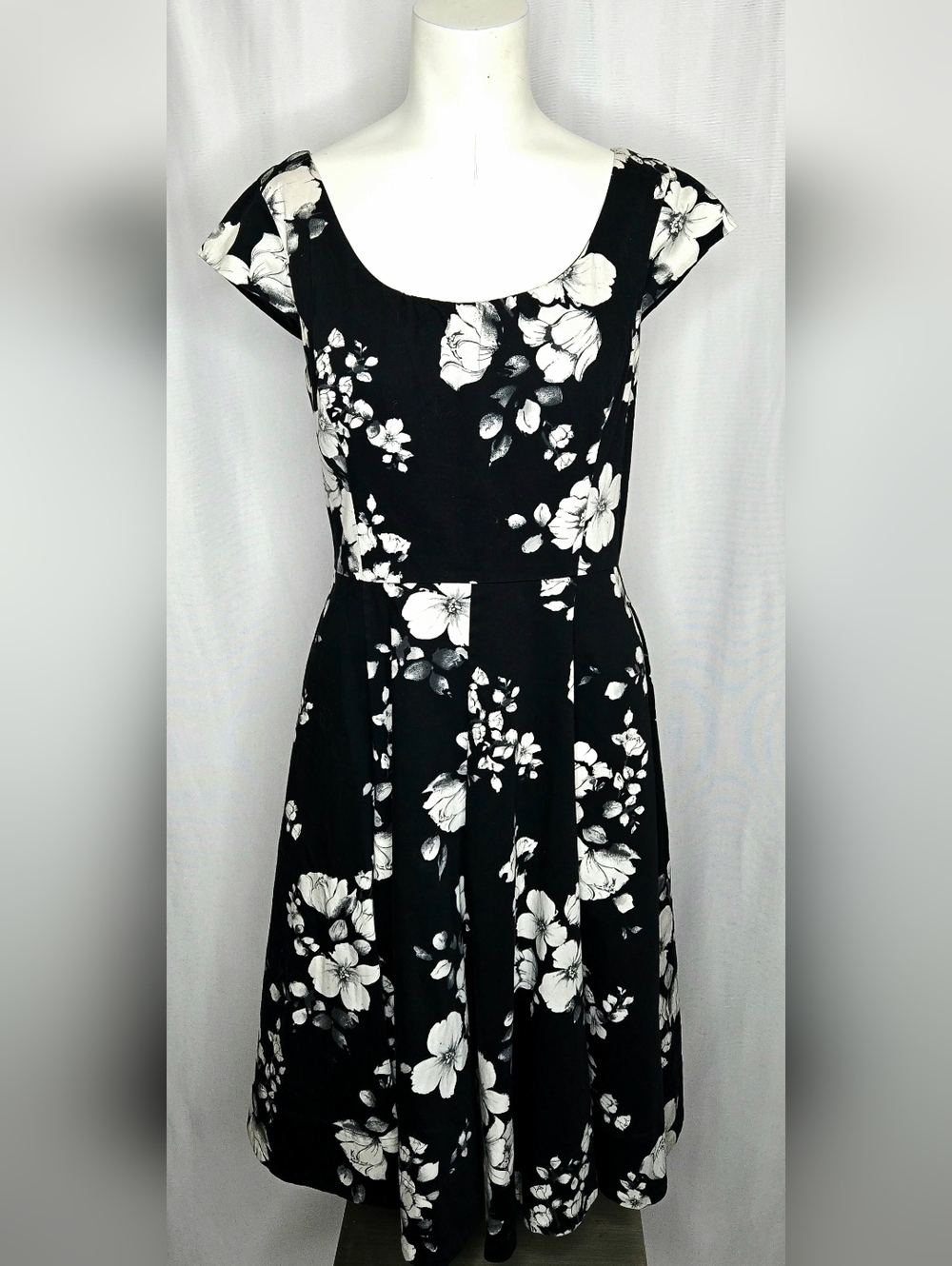 White House Black Market Floral Cap Sleeve Dress Pockets Wedding Guest 8 NWOT